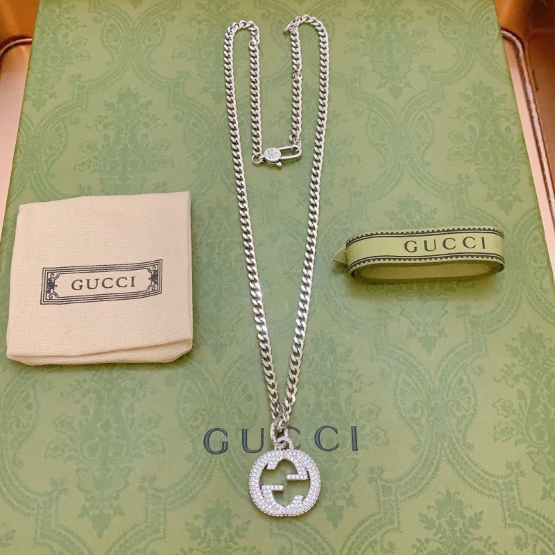 G*u*i necklaces